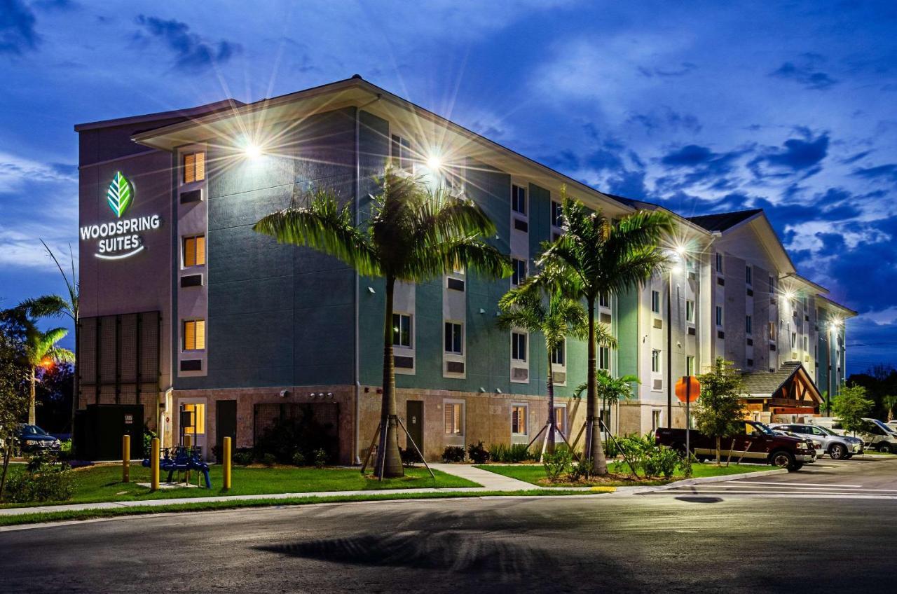 Woodspring Suites Naples Golden Gate Exterior foto
