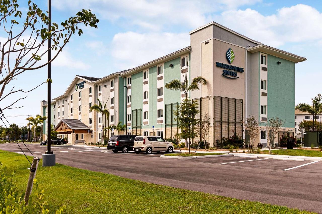 Woodspring Suites North Naples Exterior foto