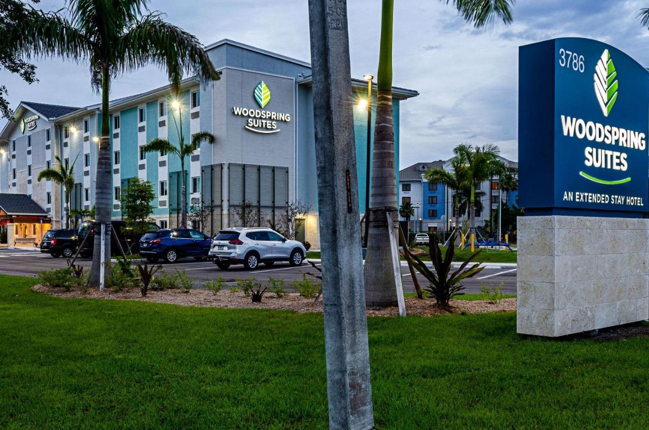 Woodspring Suites North Naples Exterior foto